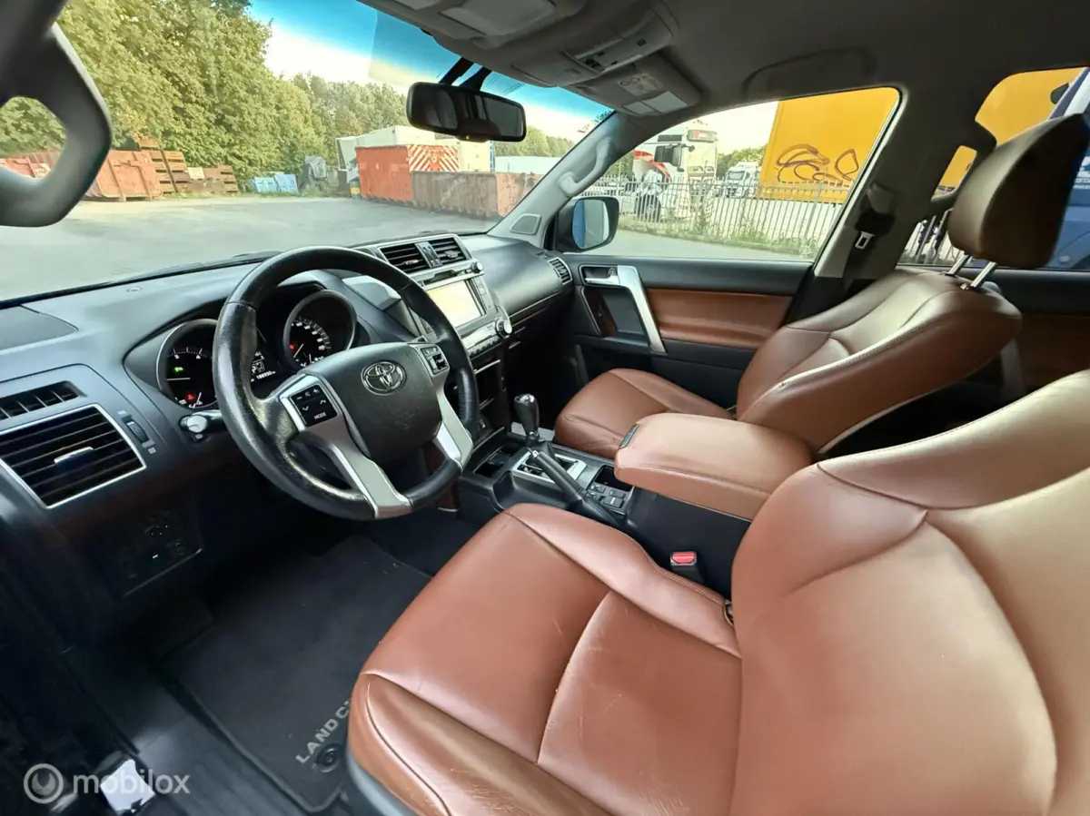 LandCruiser / 3.0 D-4D VX / 5DRS / AUTOMAAT / KEYLESS / STOEL/STUURVERWARMIN / CRUISE CONTROLE / LEDER