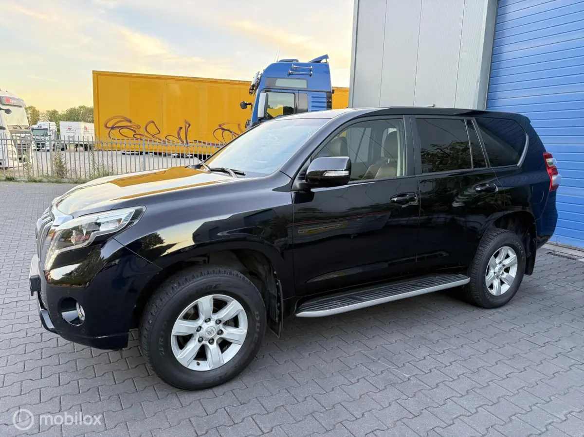 LandCruiser / 3.0 D-4D VX / 5DRS / AUTOMAAT / KEYLESS / STOEL/STUURVERWARMIN / CRUISE CONTROLE / LEDER