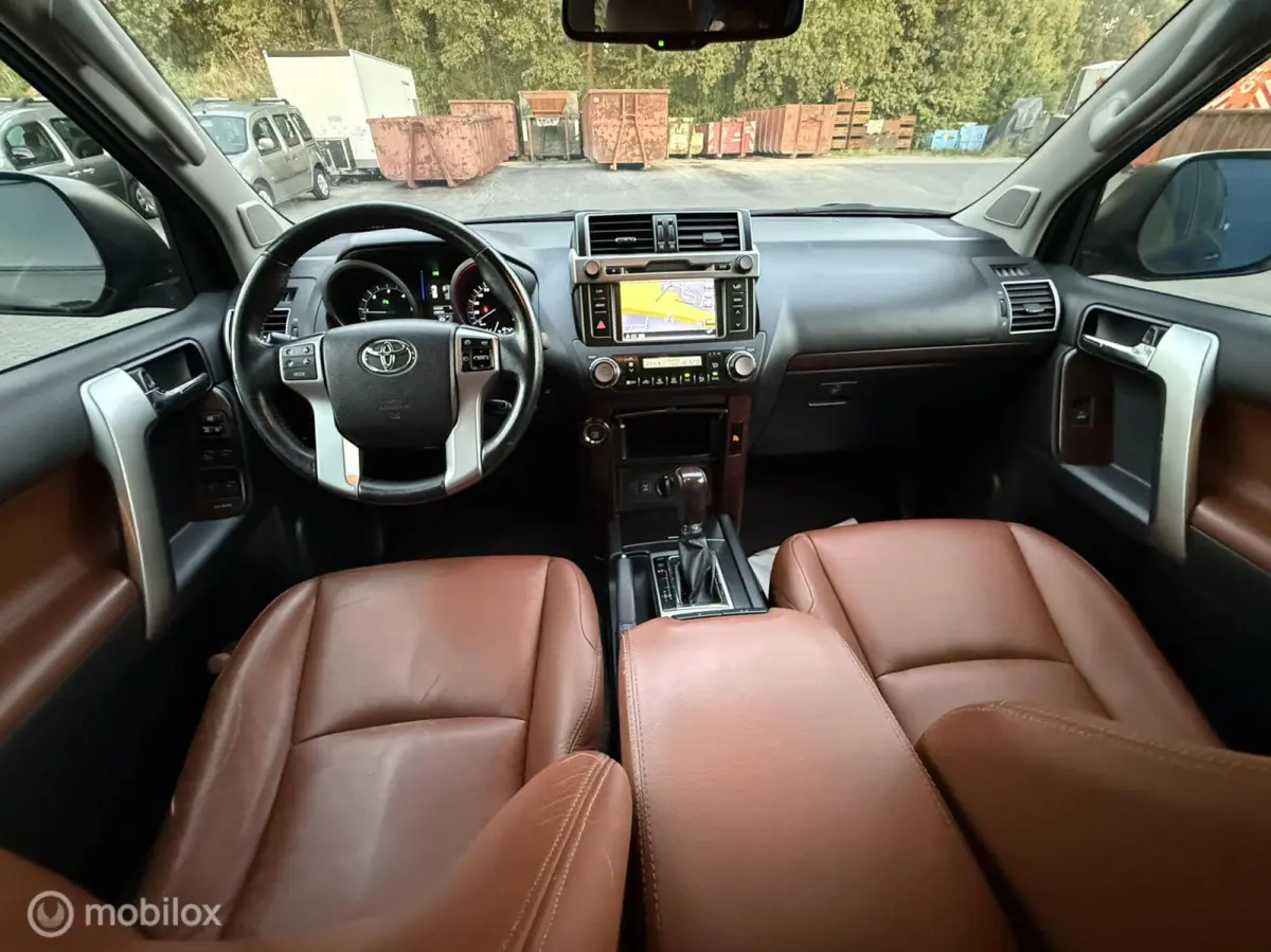 LandCruiser / 3.0 D-4D VX / 5DRS / AUTOMAAT / KEYLESS / STOEL/STUURVERWARMIN / CRUISE CONTROLE / LEDER