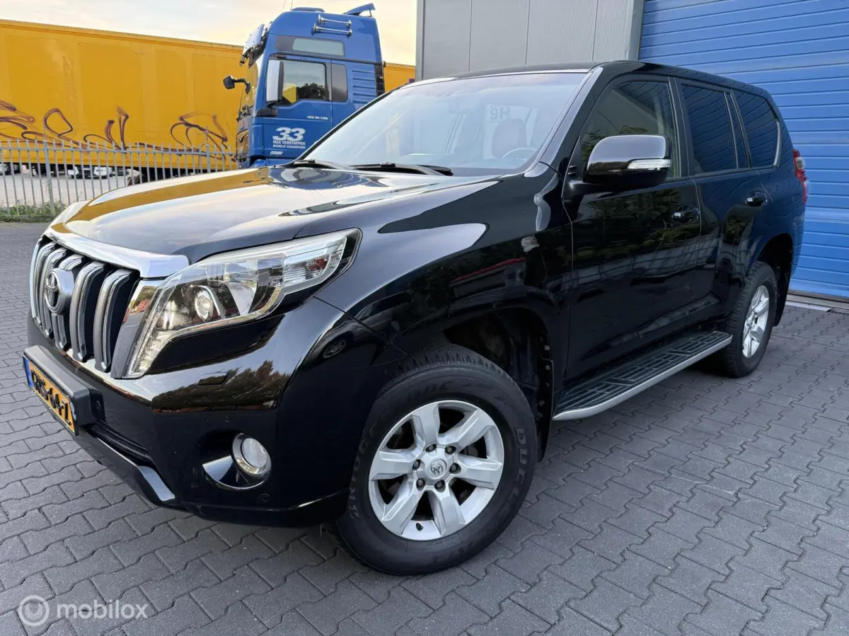 LandCruiser / 3.0 D-4D VX / 5DRS / AUTOMAAT / KEYLESS / STOEL/STUURVERWARMIN / CRUISE CONTROLE / LEDER