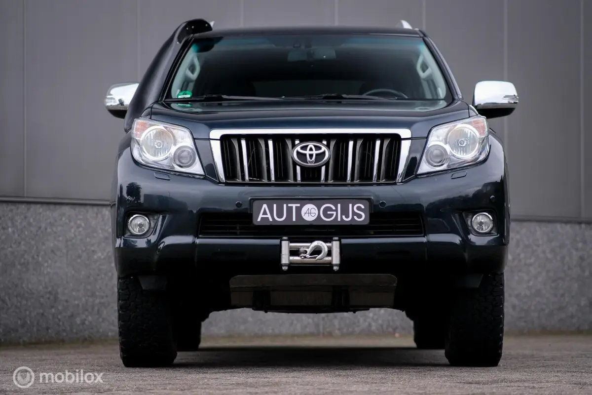 LandCruiser 3.0 D-4D-F LX | 5 persoons | Dealer onderhouden | Zeer mooi | Lier | Snorkel | Liftkit | Trekhaak | Rijklaarprijs |