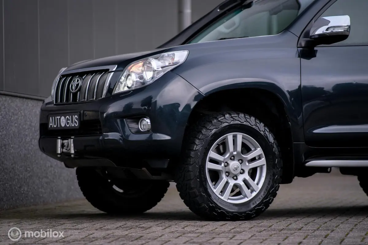 LandCruiser 3.0 D-4D-F LX | 5 persoons | Dealer onderhouden | Zeer mooi | Lier | Snorkel | Liftkit | Trekhaak | Rijklaarprijs |