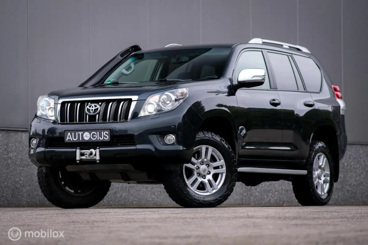 LandCruiser 3.0 D-4D-F LX | 5 persoons | Dealer onderhouden | Zeer mooi | Lier | Snorkel | Liftkit | Trekhaak | Rijklaarprijs |