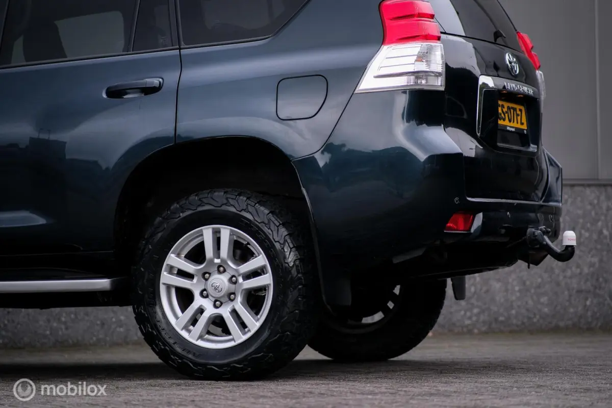 LandCruiser 3.0 D-4D-F LX | 5 persoons | Dealer onderhouden | Zeer mooi | Lier | Snorkel | Liftkit | Trekhaak | Rijklaarprijs |