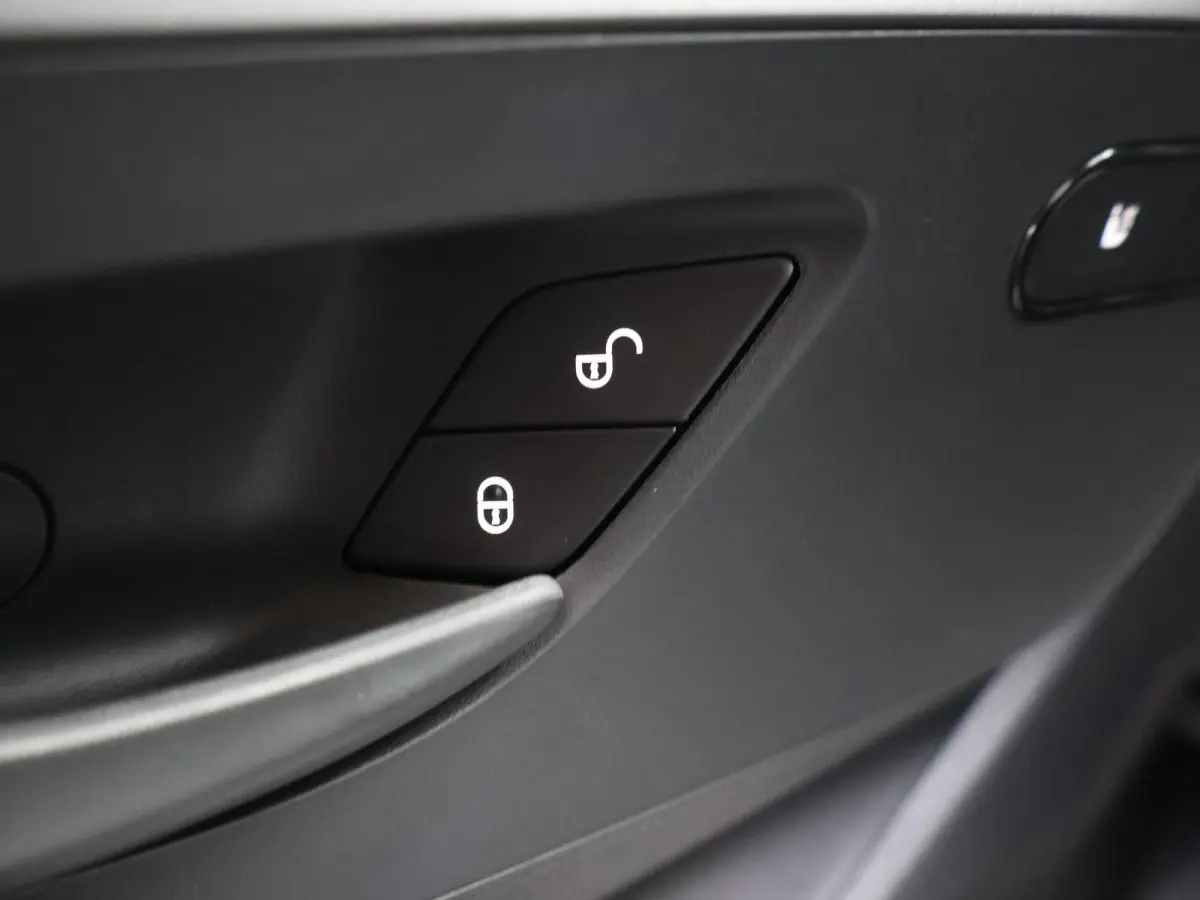 319 CDI | AUT. | L2 H2 | SCHUIFDEUR L+R | LED | NAVIGATIE | DISTRONIC | WINTERPAKKET | ALARM | APPLE CARPLAY/ANDROID AUTO | GEVEERDE BESTUURDERSSTOEL | 3500KG. AHW | BPM-VRIJ / 2024 |