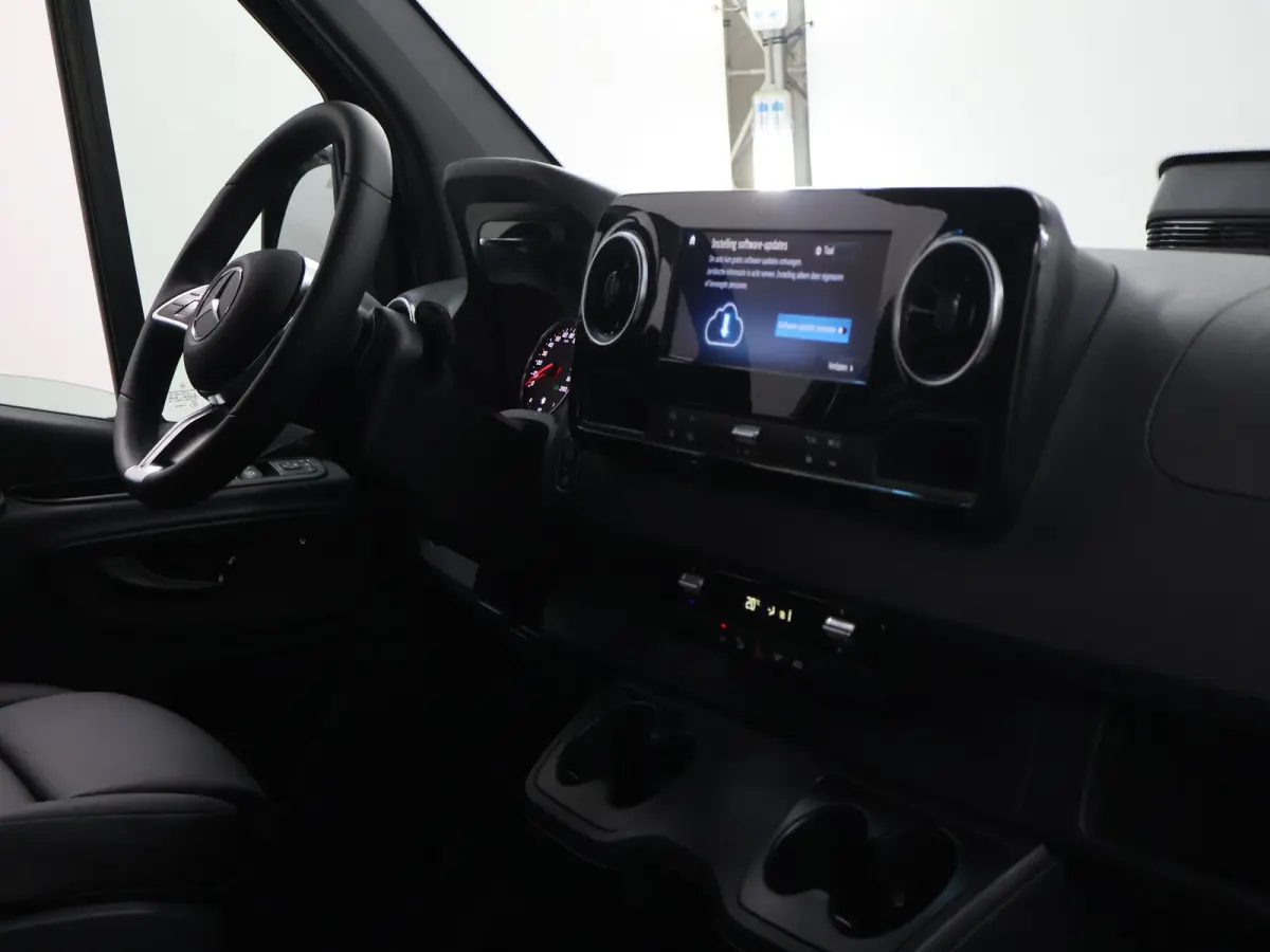 319 CDI | AUT. | L2 H2 | SCHUIFDEUR L+R | LED | NAVIGATIE | DISTRONIC | WINTERPAKKET | ALARM | APPLE CARPLAY/ANDROID AUTO | GEVEERDE BESTUURDERSSTOEL | 3500KG. AHW | BPM-VRIJ / 2024 |