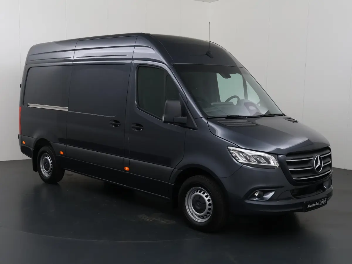 319 CDI | AUT. | L2 H2 | SCHUIFDEUR L+R | LED | NAVIGATIE | DISTRONIC | WINTERPAKKET | ALARM | APPLE CARPLAY/ANDROID AUTO | GEVEERDE BESTUURDERSSTOEL | 3500KG. AHW | BPM-VRIJ / 2024 |
