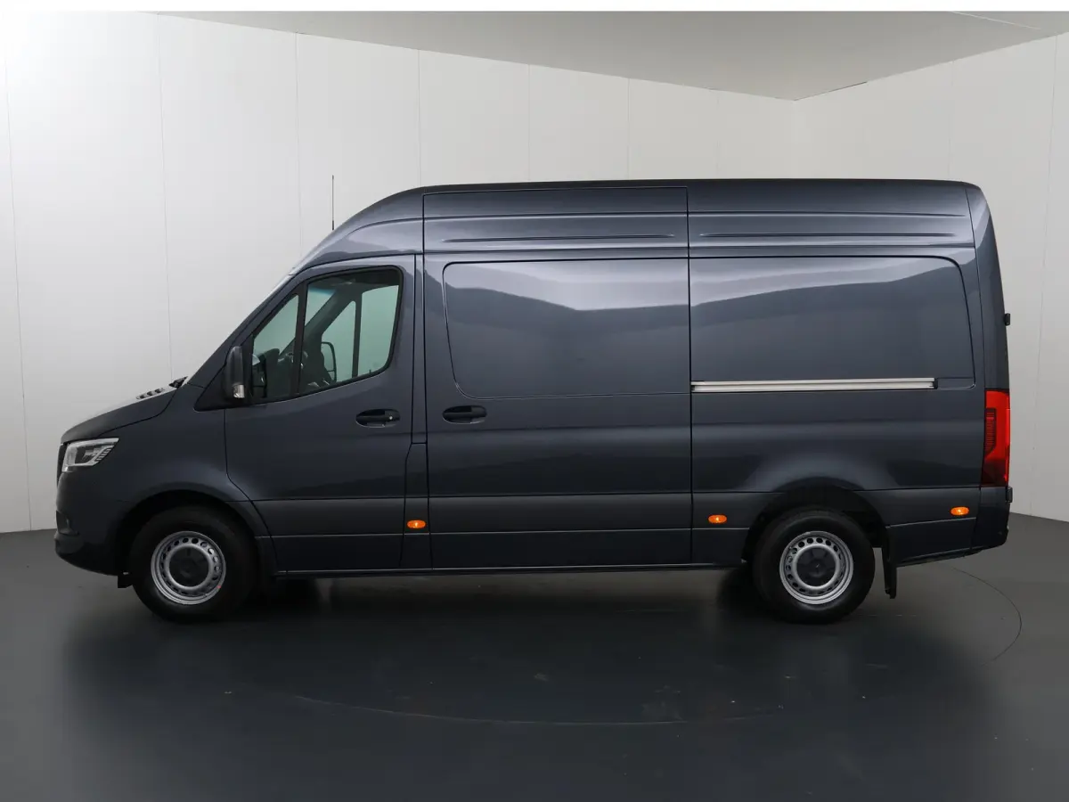 319 CDI | AUT. | L2 H2 | SCHUIFDEUR L+R | LED | NAVIGATIE | DISTRONIC | WINTERPAKKET | ALARM | APPLE CARPLAY/ANDROID AUTO | GEVEERDE BESTUURDERSSTOEL | 3500KG. AHW | BPM-VRIJ / 2024 |