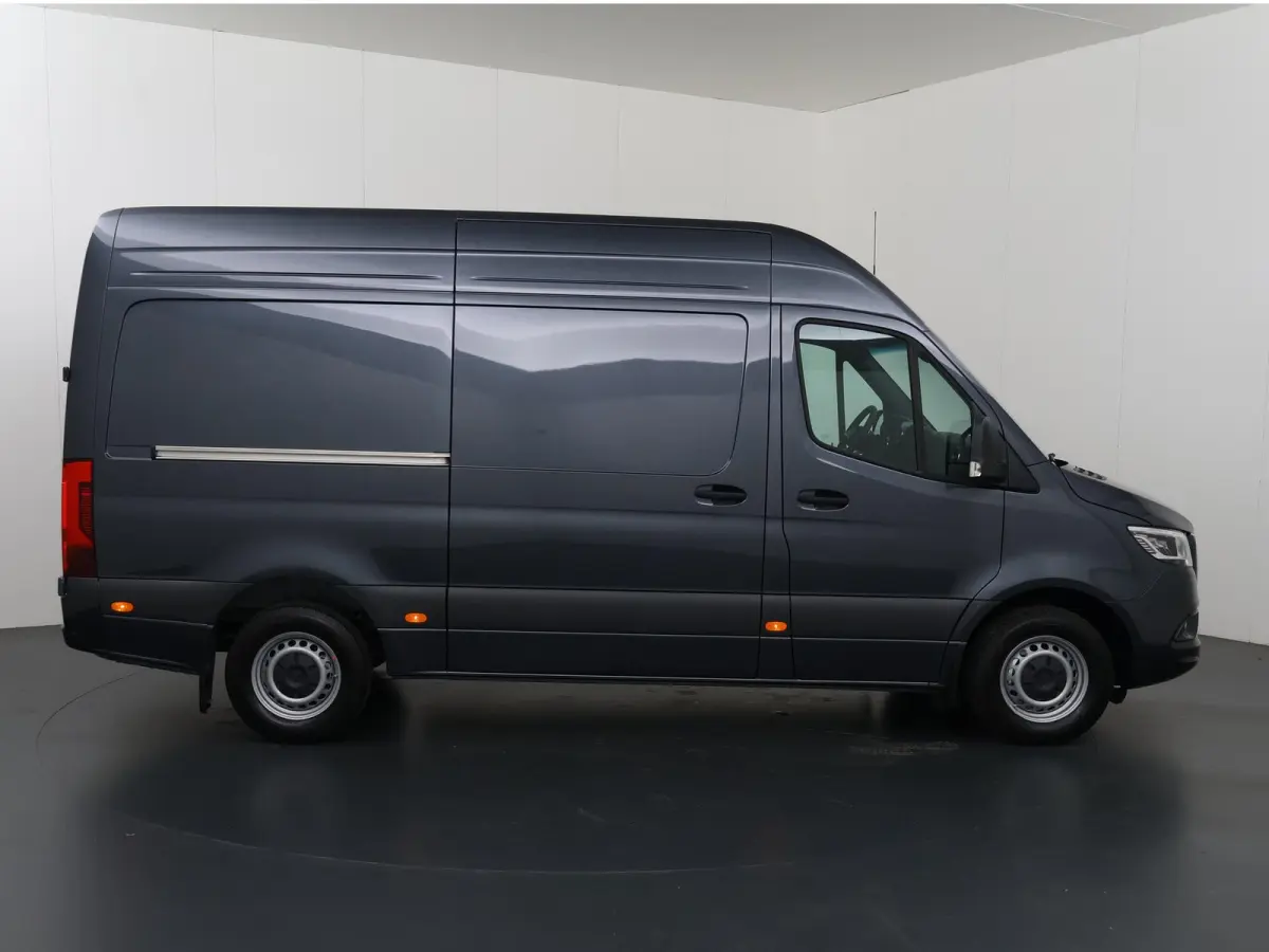 319 CDI | AUT. | L2 H2 | SCHUIFDEUR L+R | LED | NAVIGATIE | DISTRONIC | WINTERPAKKET | ALARM | APPLE CARPLAY/ANDROID AUTO | GEVEERDE BESTUURDERSSTOEL | 3500KG. AHW | BPM-VRIJ / 2024 |