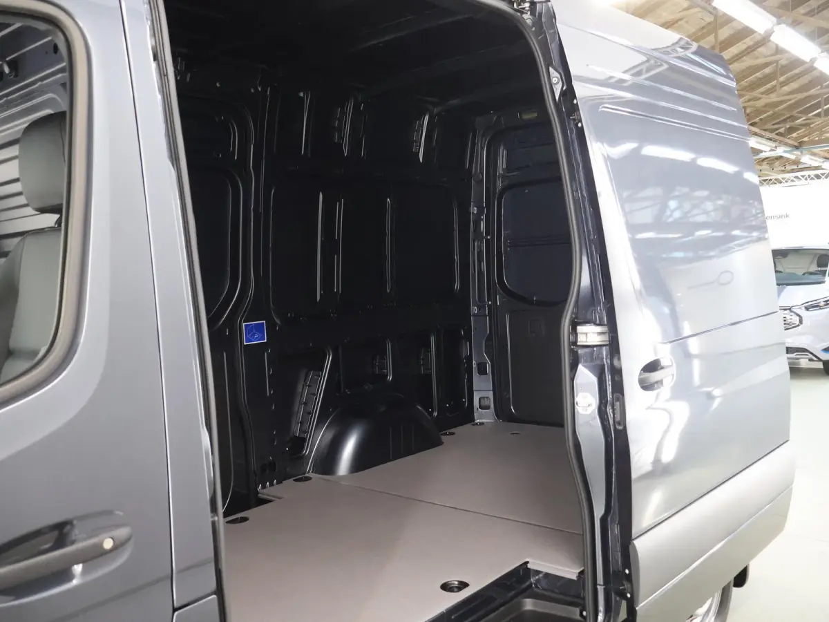 319 CDI | AUT. | L2 H2 | SCHUIFDEUR L+R | LED | NAVIGATIE | DISTRONIC | WINTERPAKKET | ALARM | APPLE CARPLAY/ANDROID AUTO | GEVEERDE BESTUURDERSSTOEL | 3500KG. AHW | BPM-VRIJ / 2024 |