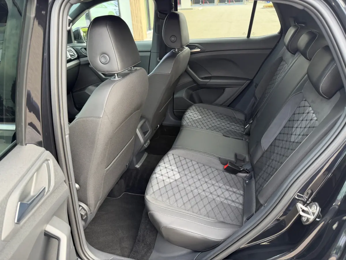 1.5 TSI 150pk DSG R-Line | Camera | Trekhaak | Navi | IQ light | Rijklaar incl. garantie