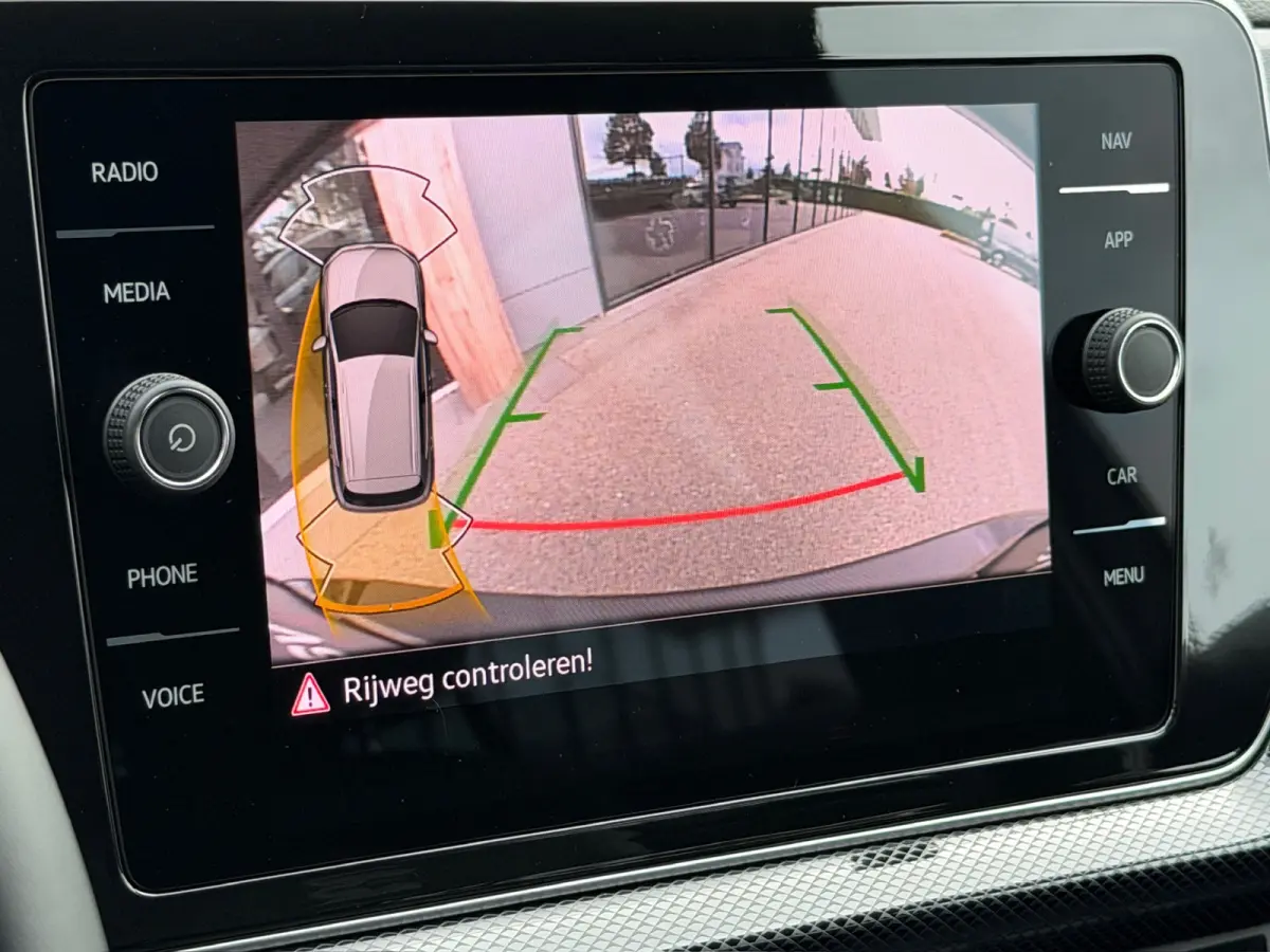 1.5 TSI 150pk DSG R-Line | Camera | Trekhaak | Navi | IQ light | Rijklaar incl. garantie