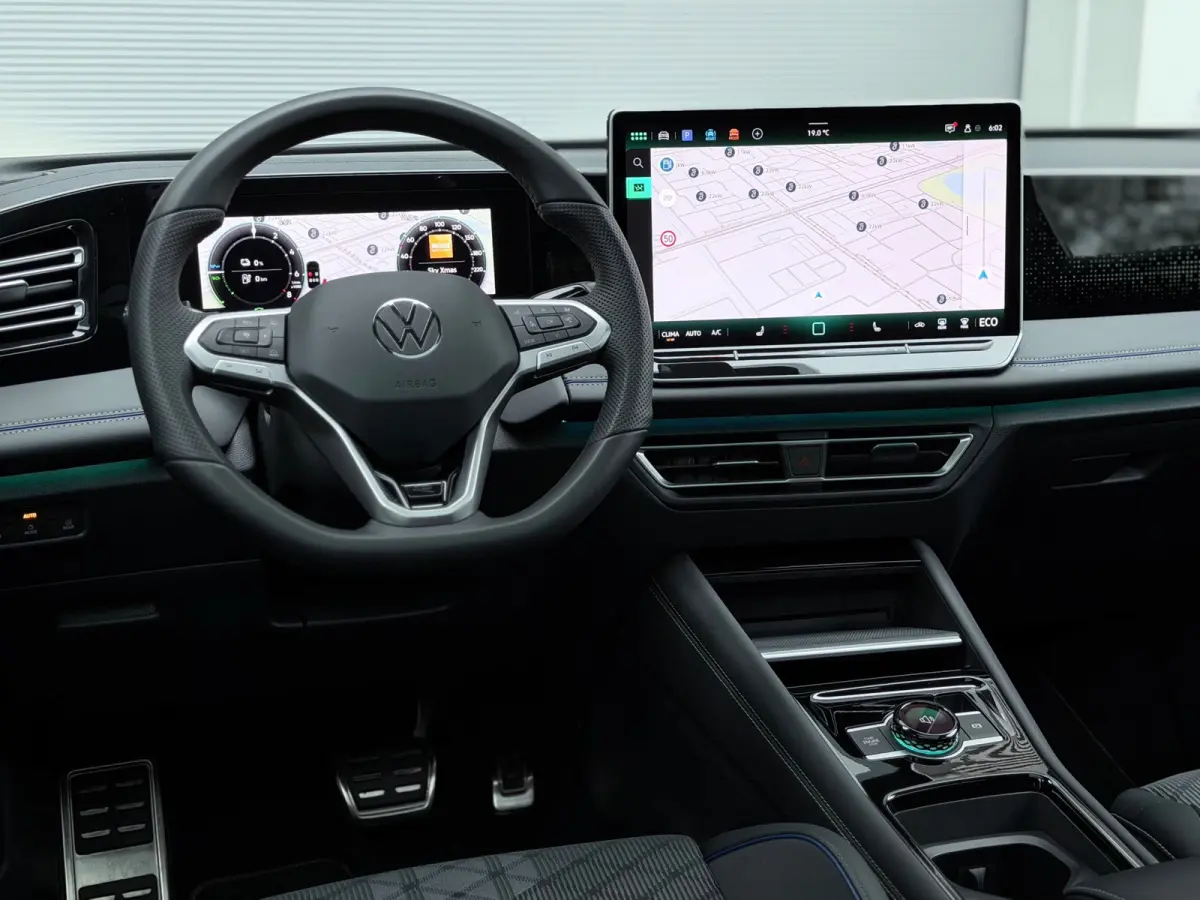 1.5 eHybrid R-Line Pano/360/Massage