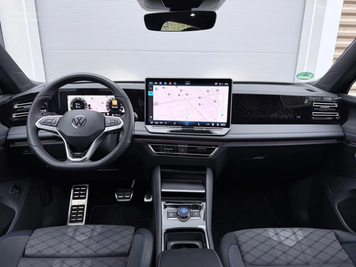 1.5 eHybrid R-Line Pano/360/Massage
