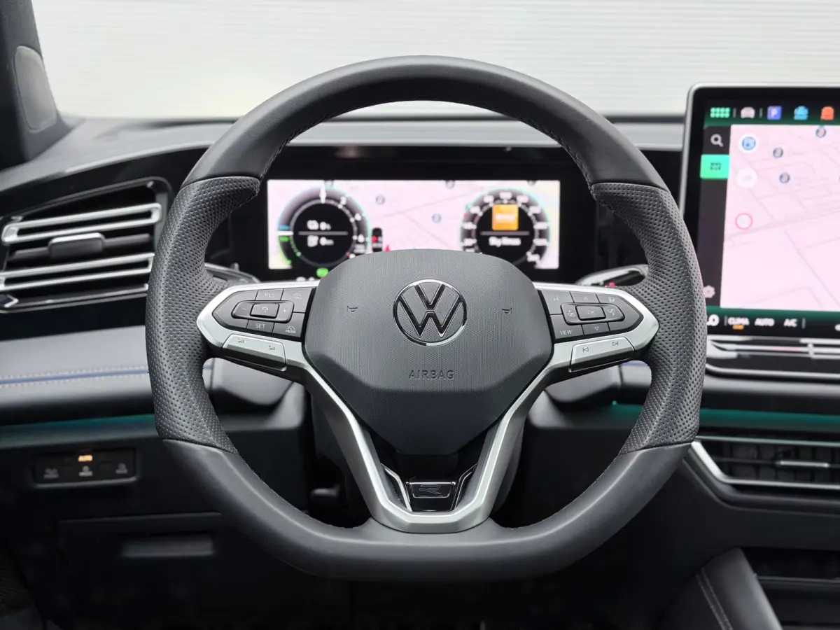 1.5 eHybrid R-Line Pano/360/Massage