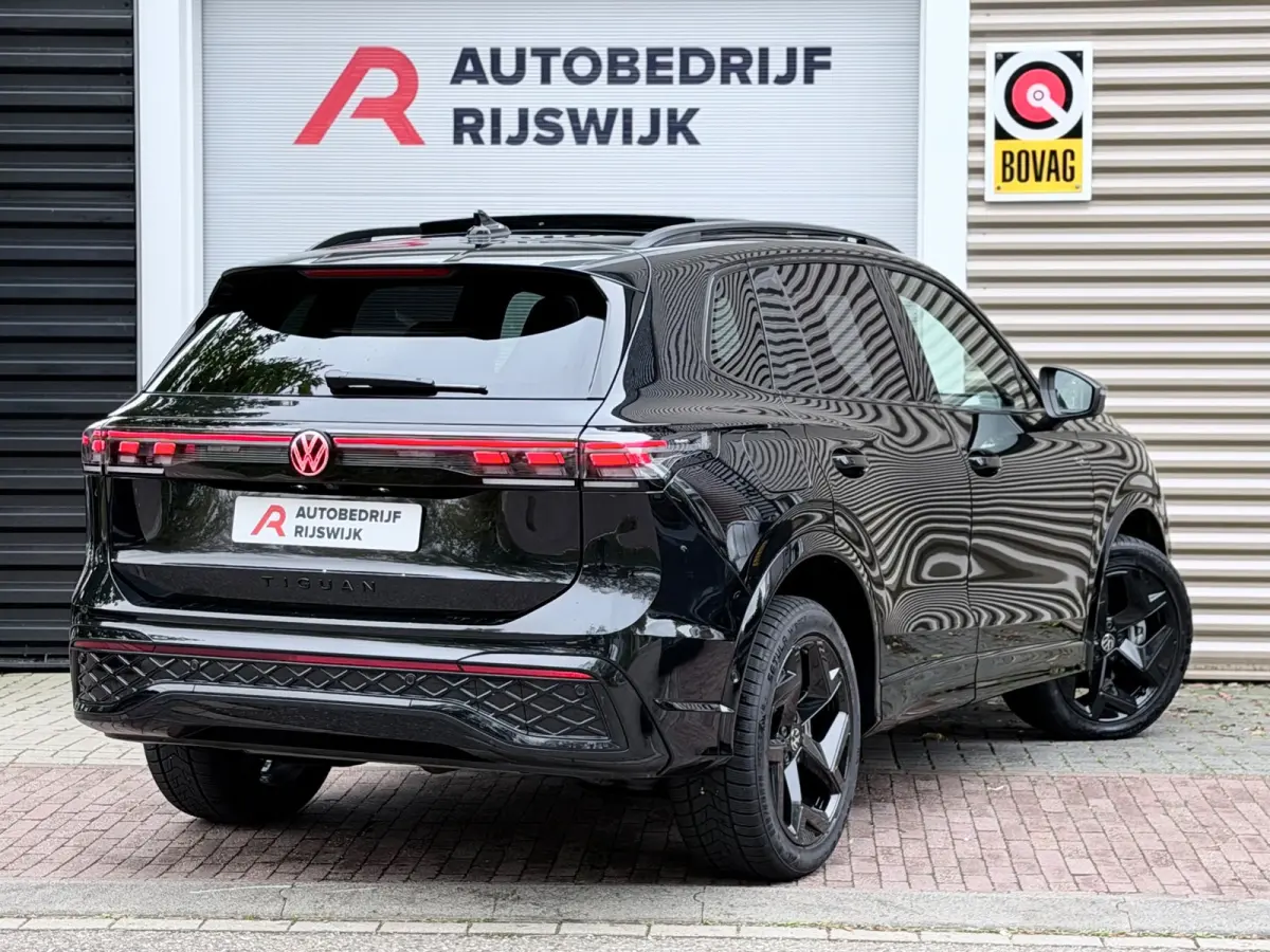1.5 eHybrid R-Line Pano/360/Massage