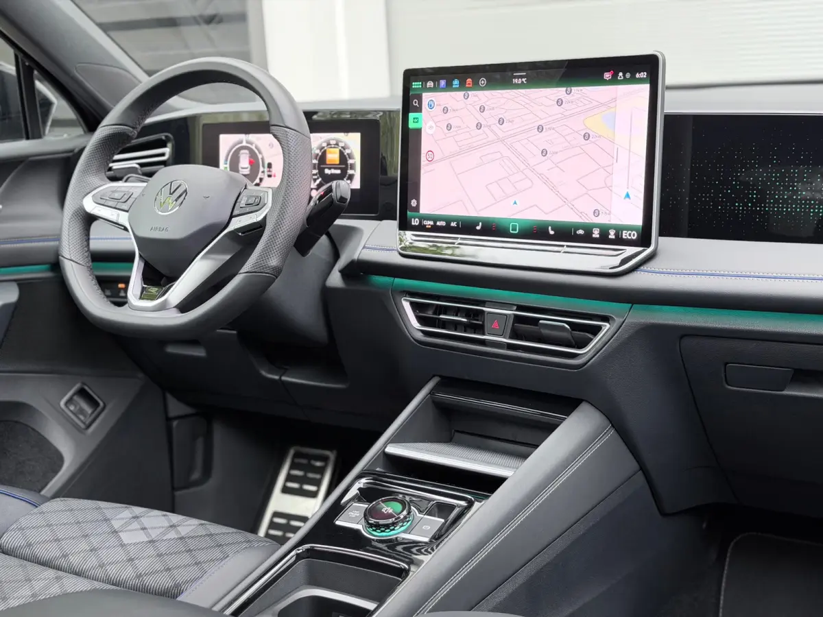 1.5 eHybrid R-Line Pano/360/Massage