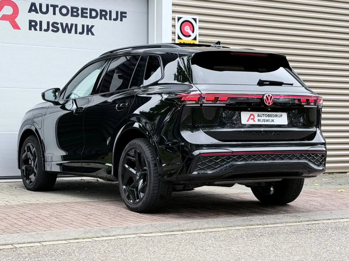 1.5 eHybrid R-Line Pano/360/Massage