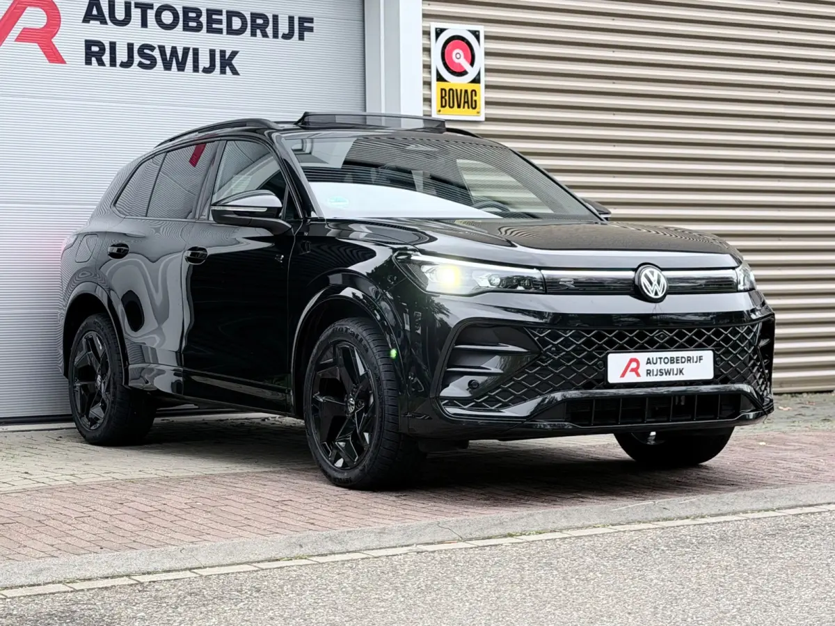 1.5 eHybrid R-Line Pano/360/Massage