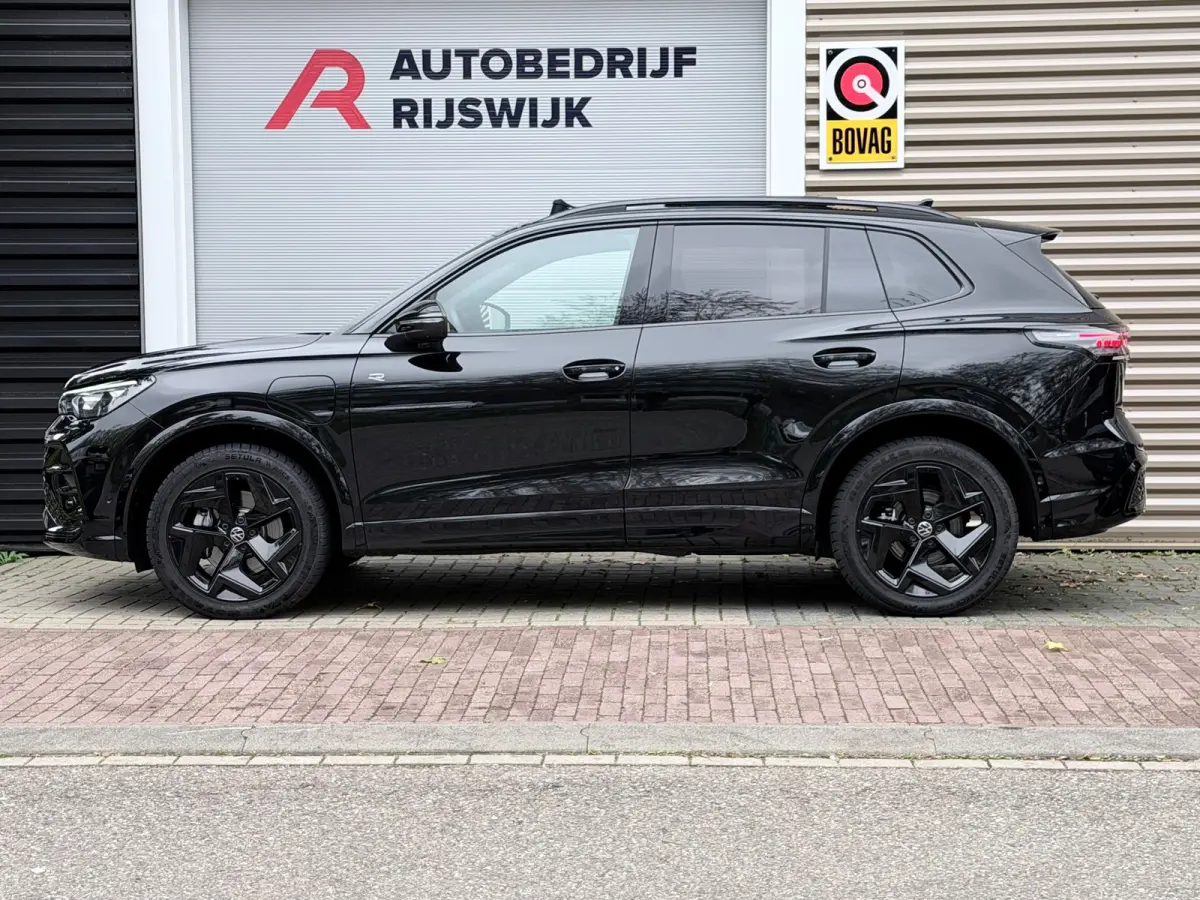 1.5 eHybrid R-Line Pano/360/Massage