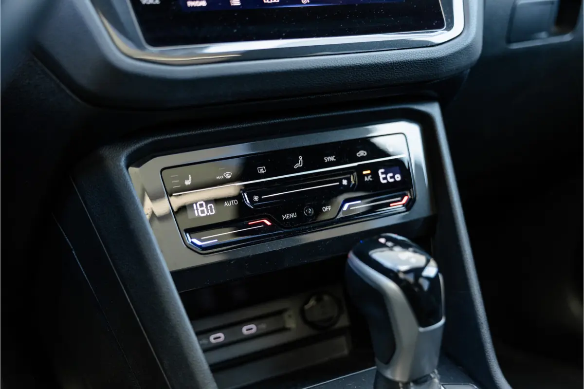 1.4 TSI eHybrid R-Line Business+ Pano / Trekhaak / Black /