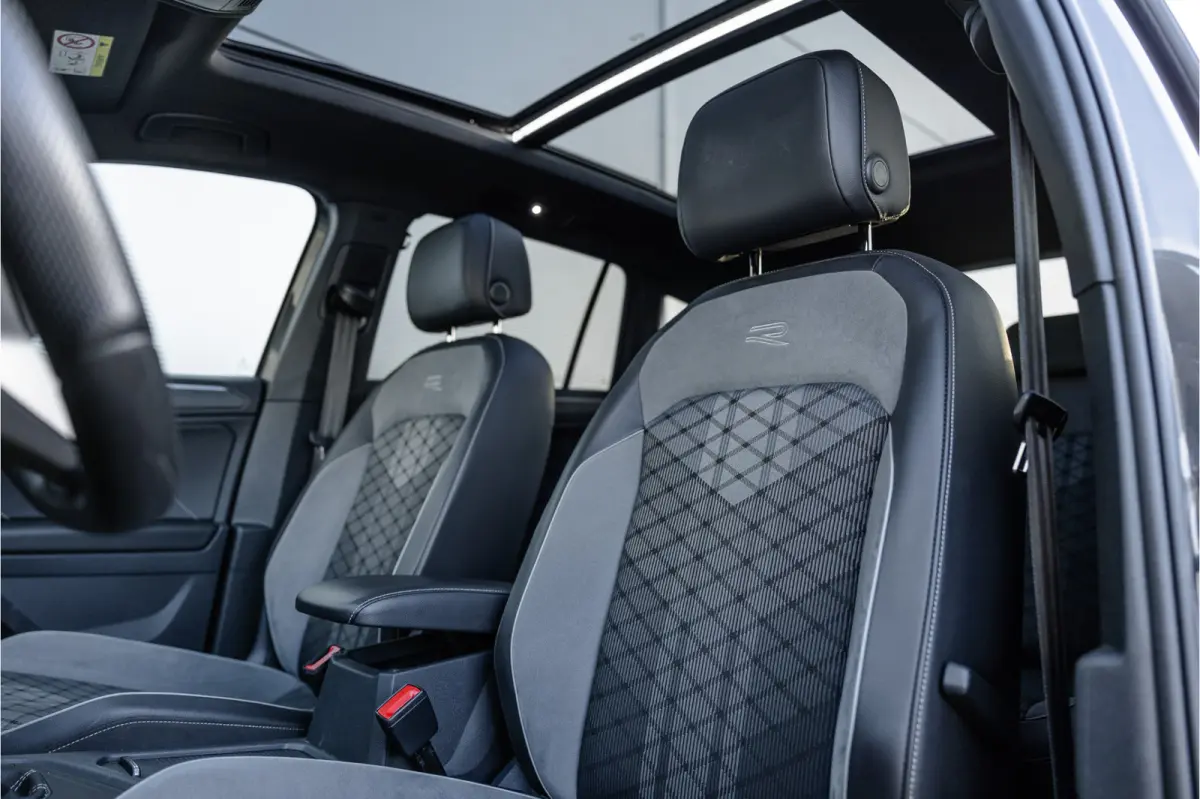 1.4 TSI eHybrid R-Line Business+ Pano / Trekhaak / Black /