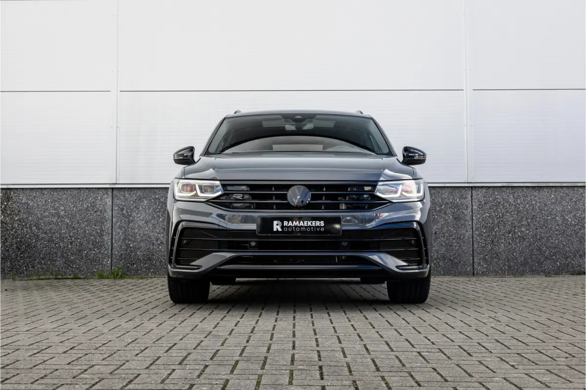 1.4 TSI eHybrid R-Line Business+ Pano / Trekhaak / Black /