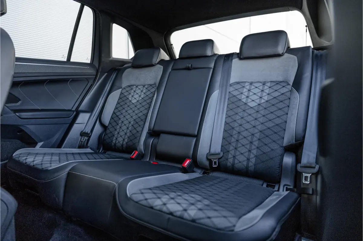 1.4 TSI eHybrid R-Line Business+ Pano / Trekhaak / Black /
