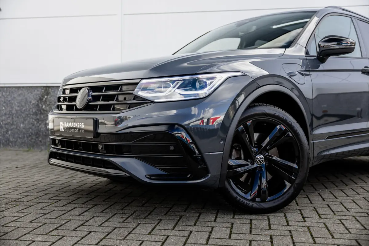 1.4 TSI eHybrid R-Line Business+ Pano / Trekhaak / Black /