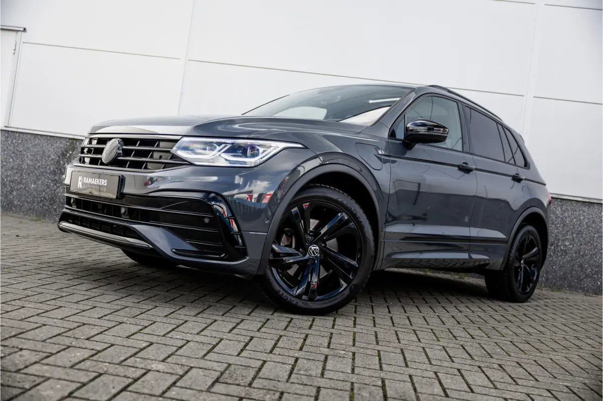 1.4 TSI eHybrid R-Line Business+ Pano / Trekhaak / Black /