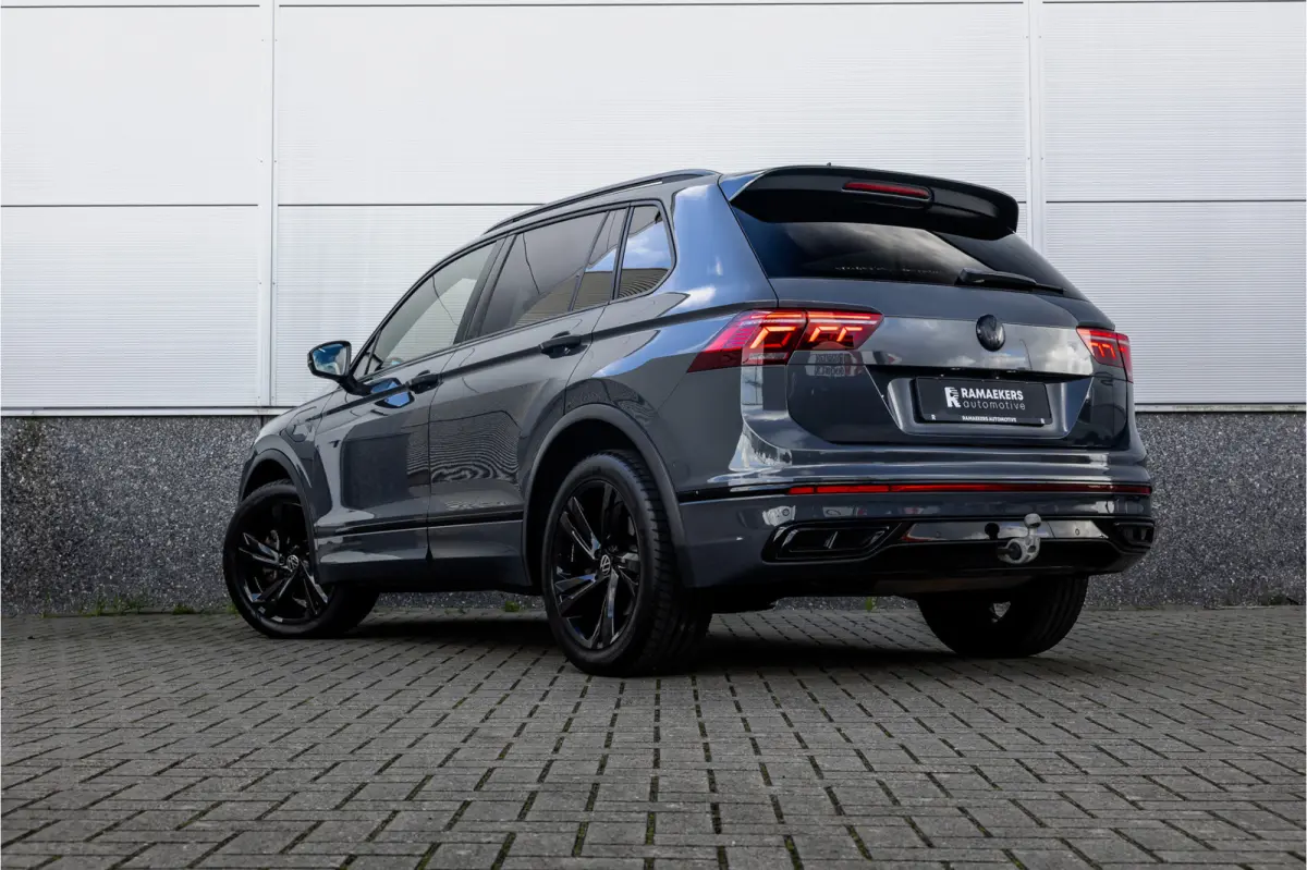 1.4 TSI eHybrid R-Line Business+ Pano / Trekhaak / Black /