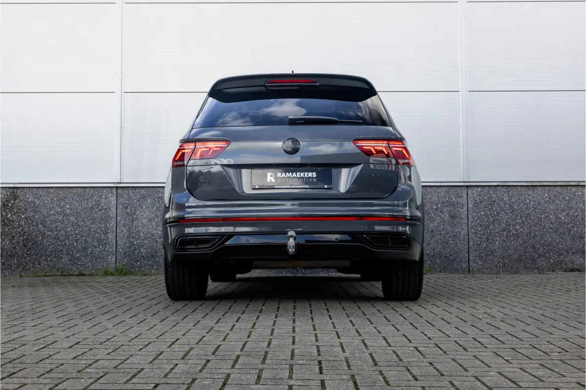 1.4 TSI eHybrid R-Line Business+ Pano / Trekhaak / Black /