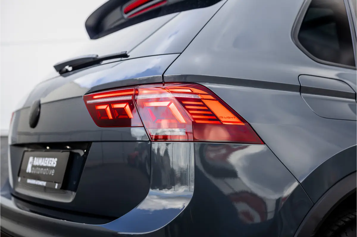 1.4 TSI eHybrid R-Line Business+ Pano / Trekhaak / Black /