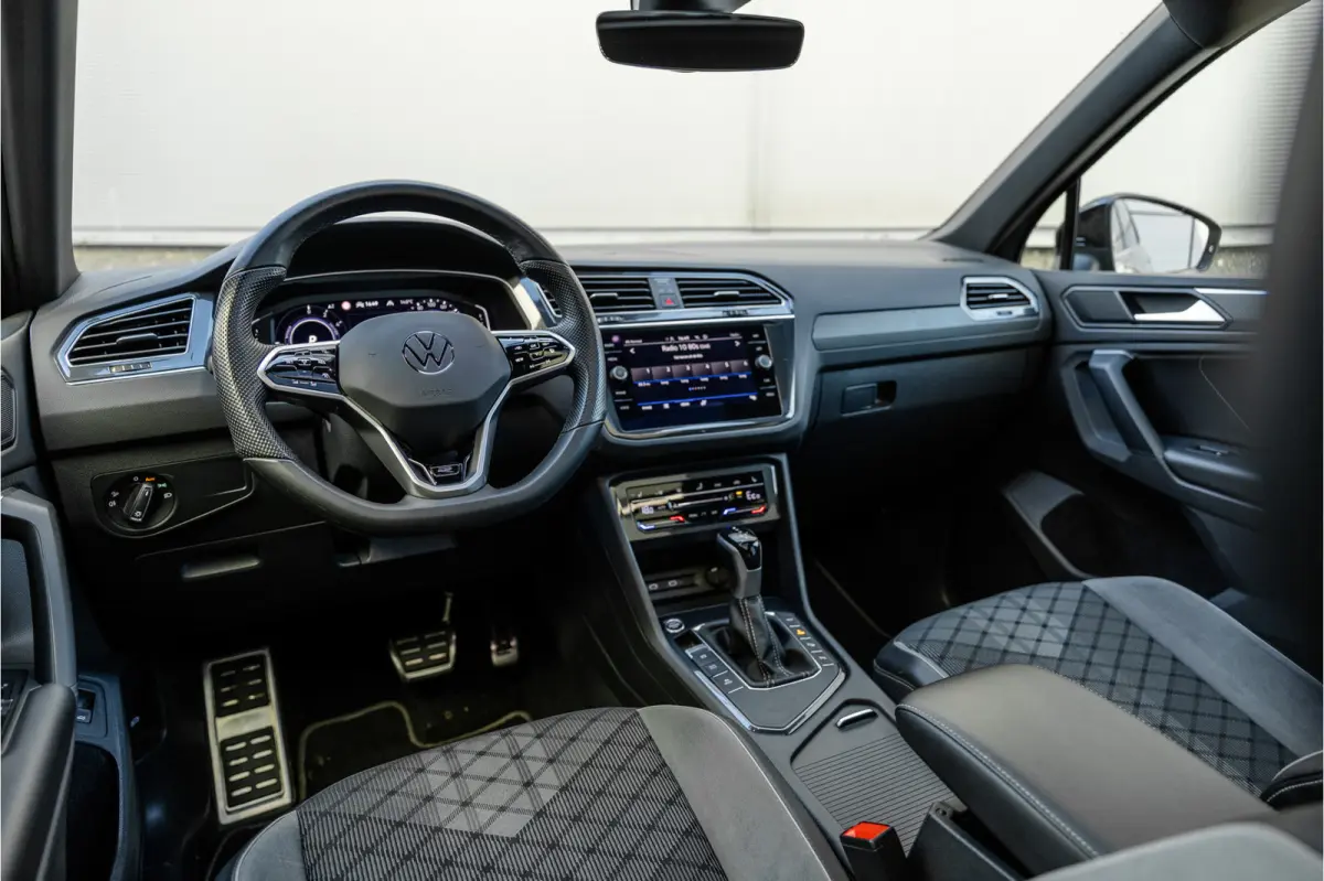 1.4 TSI eHybrid R-Line Business+ Pano / Trekhaak / Black /