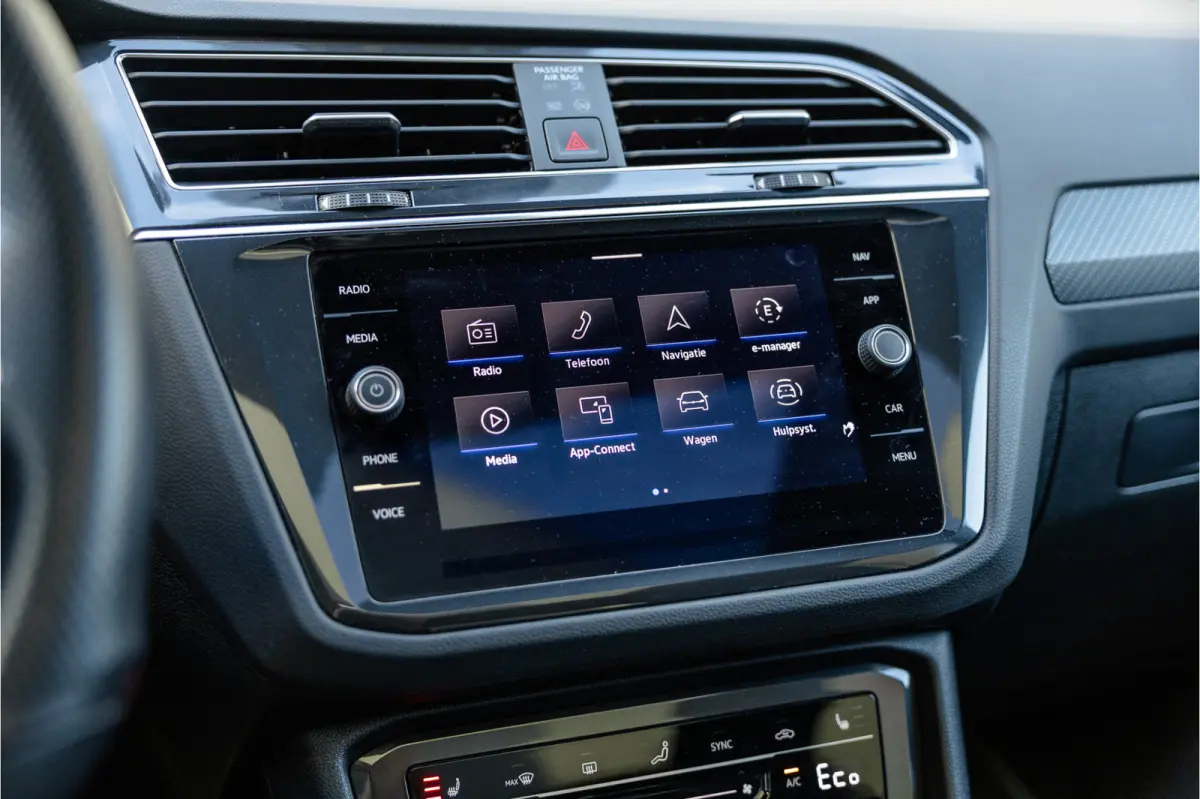 1.4 TSI eHybrid R-Line Business+ Pano / Trekhaak / Black /