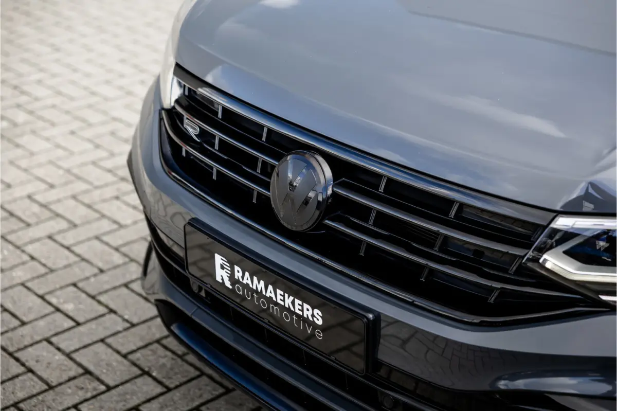 1.4 TSI eHybrid R-Line Business+ Pano / Trekhaak / Black /