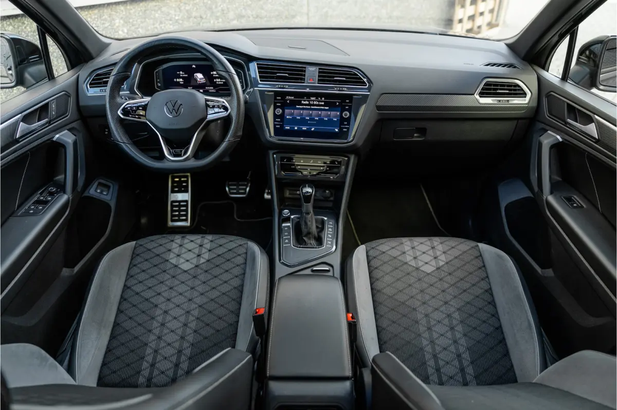 1.4 TSI eHybrid R-Line Business+ Pano / Trekhaak / Black /