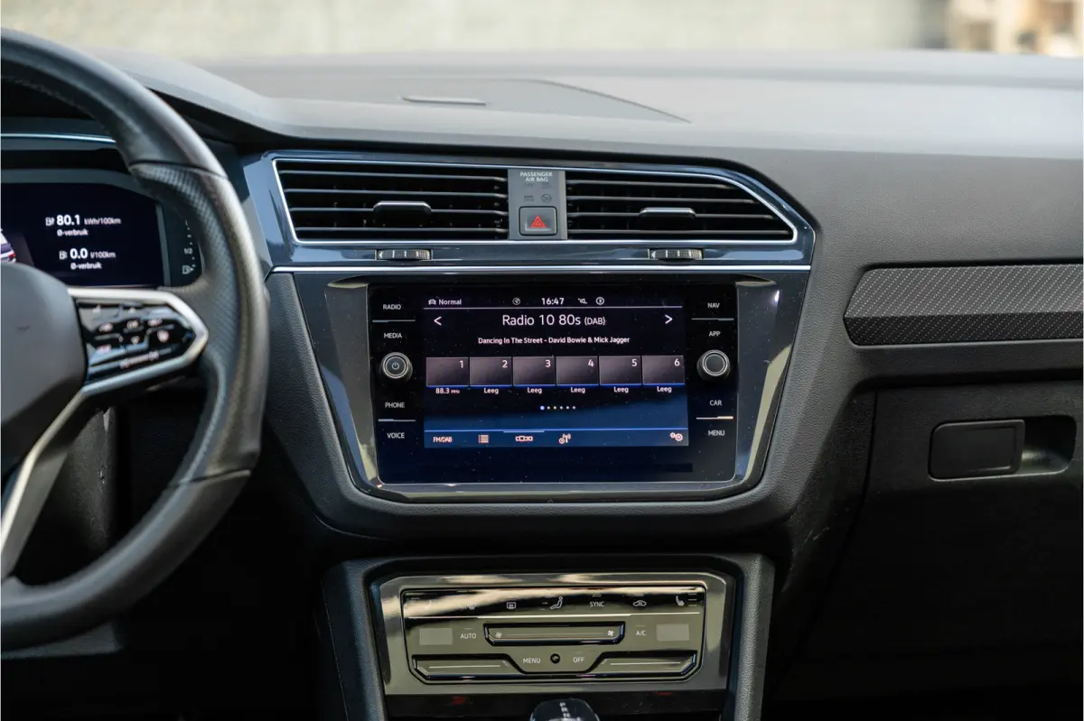 1.4 TSI eHybrid R-Line Business+ Pano / Trekhaak / Black /