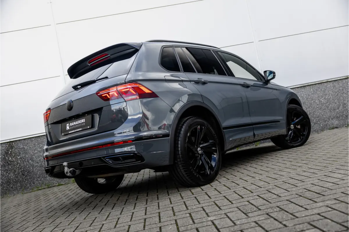 1.4 TSI eHybrid R-Line Business+ Pano / Trekhaak / Black /
