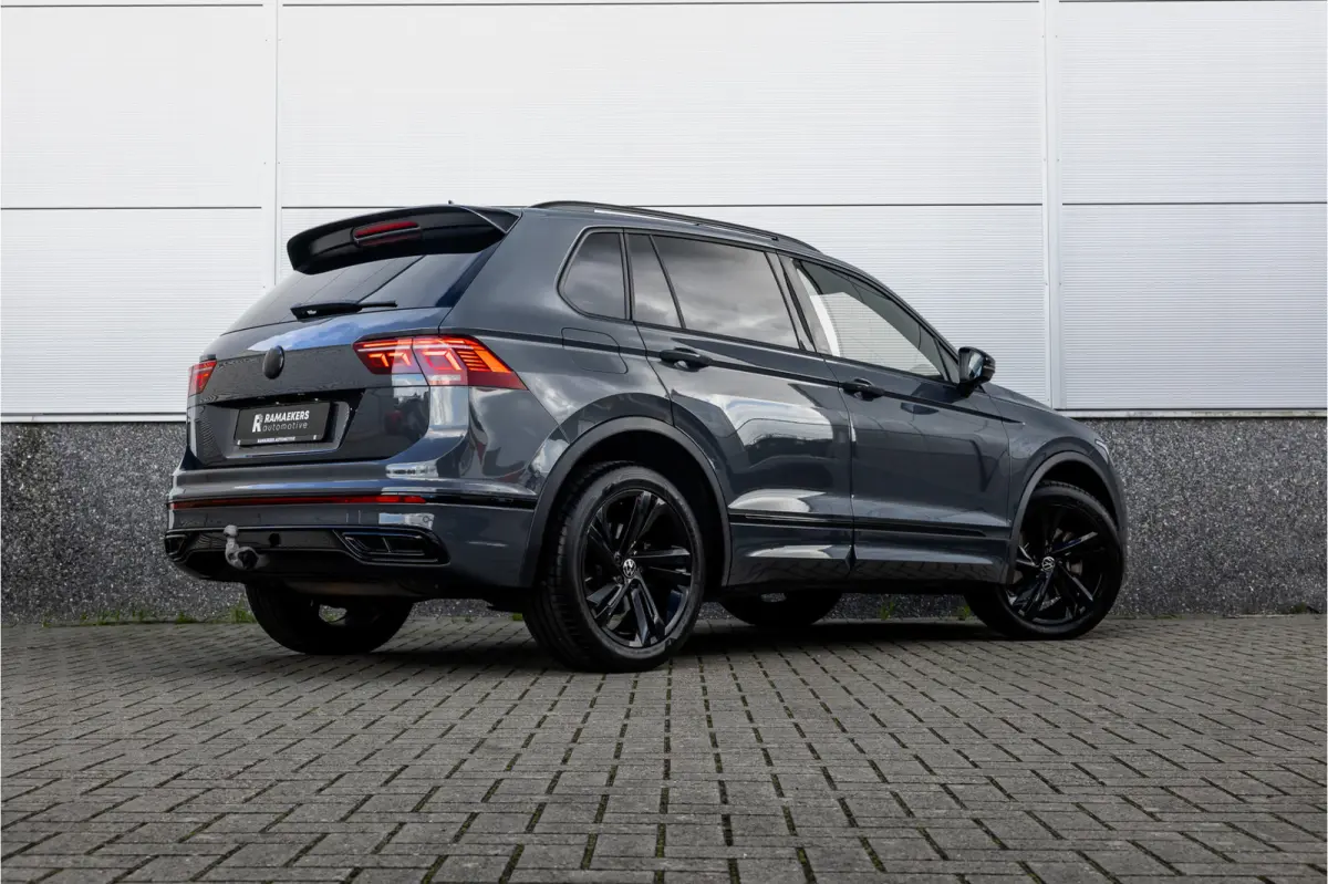 1.4 TSI eHybrid R-Line Business+ Pano / Trekhaak / Black /