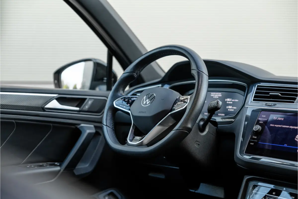 1.4 TSI eHybrid R-Line Business+ Pano / Trekhaak / Black /