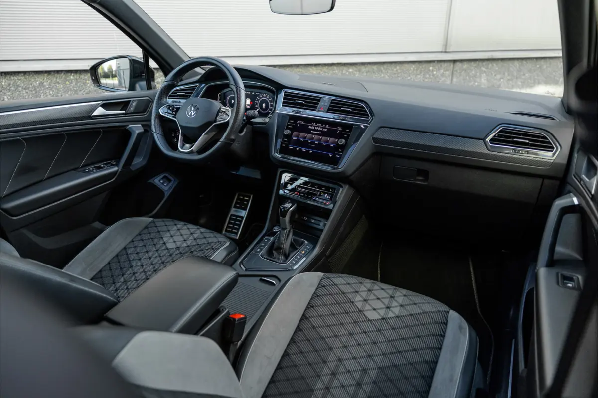 1.4 TSI eHybrid R-Line Business+ Pano / Trekhaak / Black /