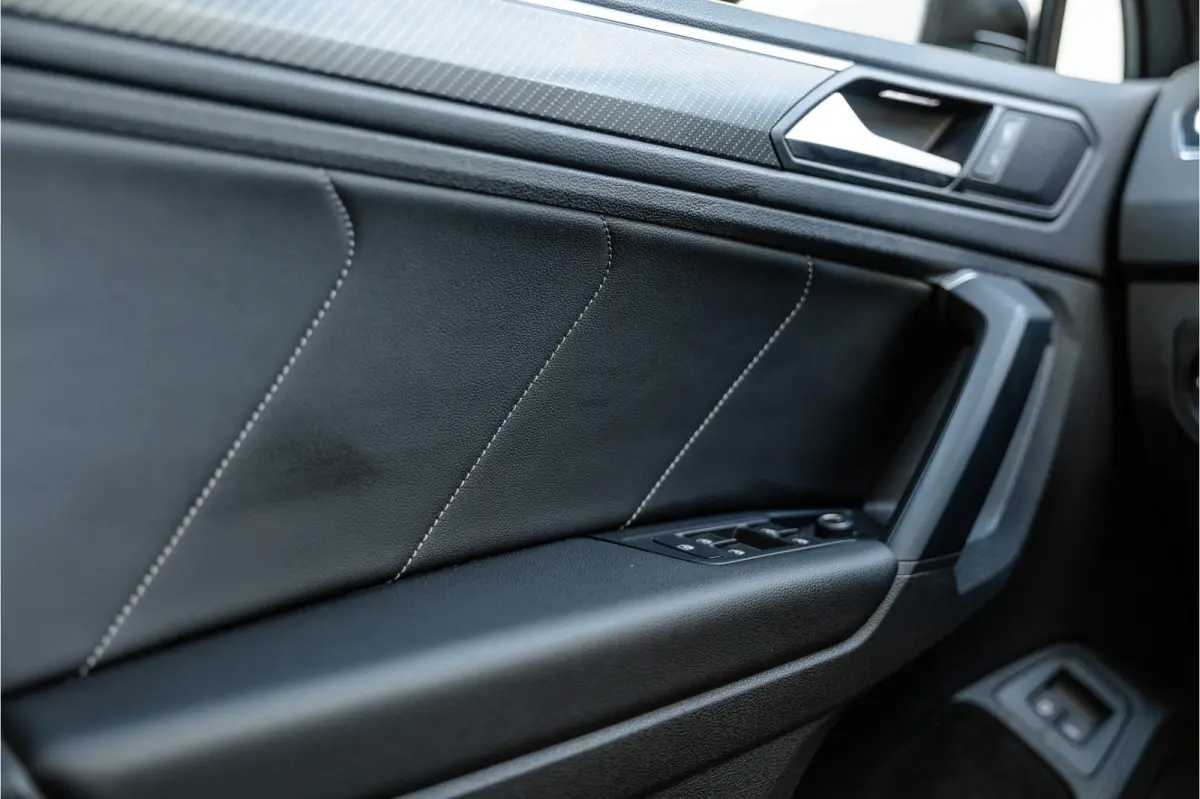 1.4 TSI eHybrid R-Line Business+ Pano / Trekhaak / Black /