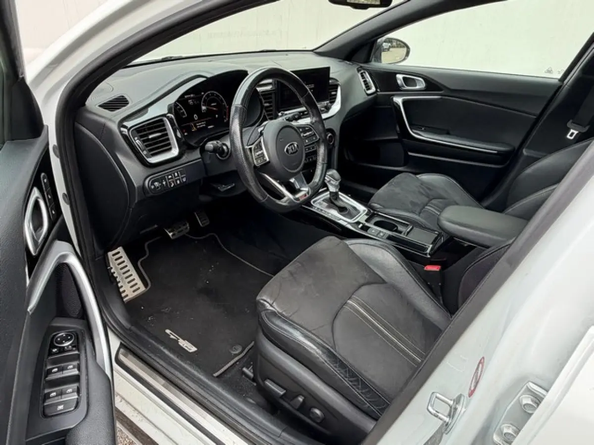 1.4 T-GDI GT-PlusLine met Trekhaak, All Season, Panoramadak, Elek.Klep, Leer/Alcantara