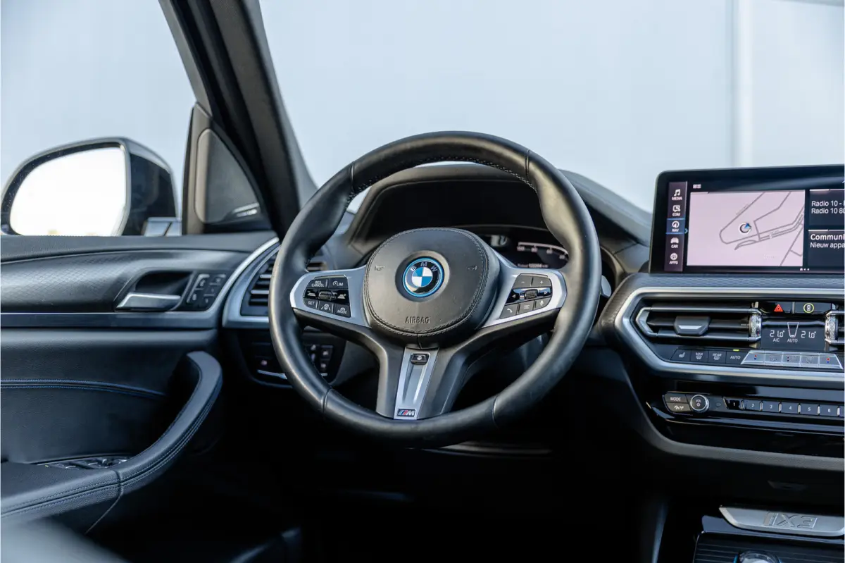 High Executive 80 kWh SOH 99% M Sport / Pano / Harman Kardon / Laser / 20 inch /