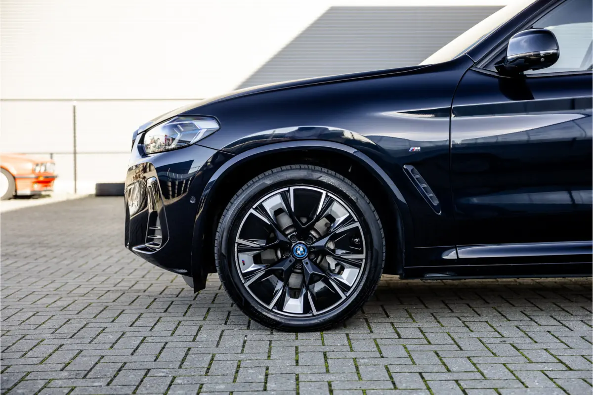 High Executive 80 kWh SOH 99% M Sport / Pano / Harman Kardon / Laser / 20 inch /