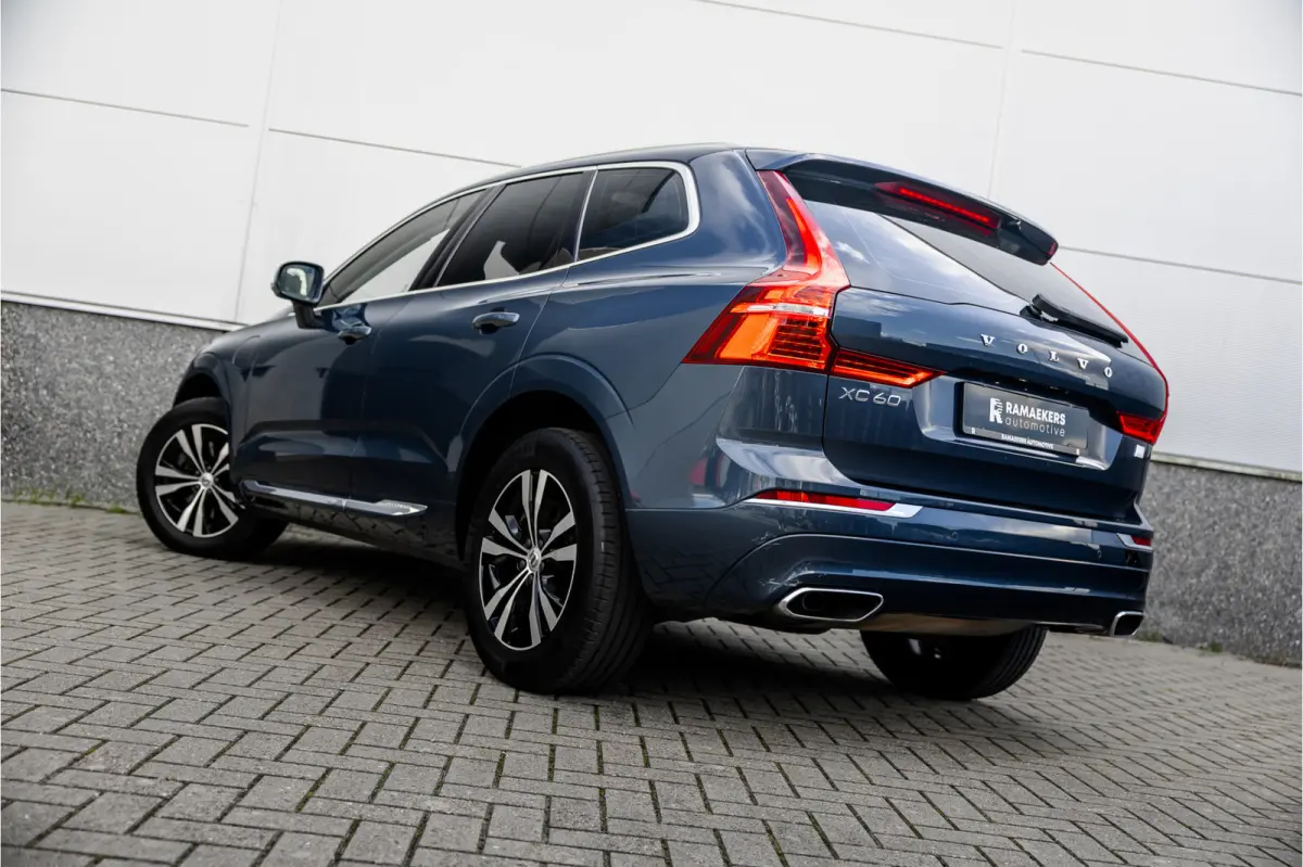 2.0 Recharge T6 AWD Panorama / Stoelverwarming / Camera /