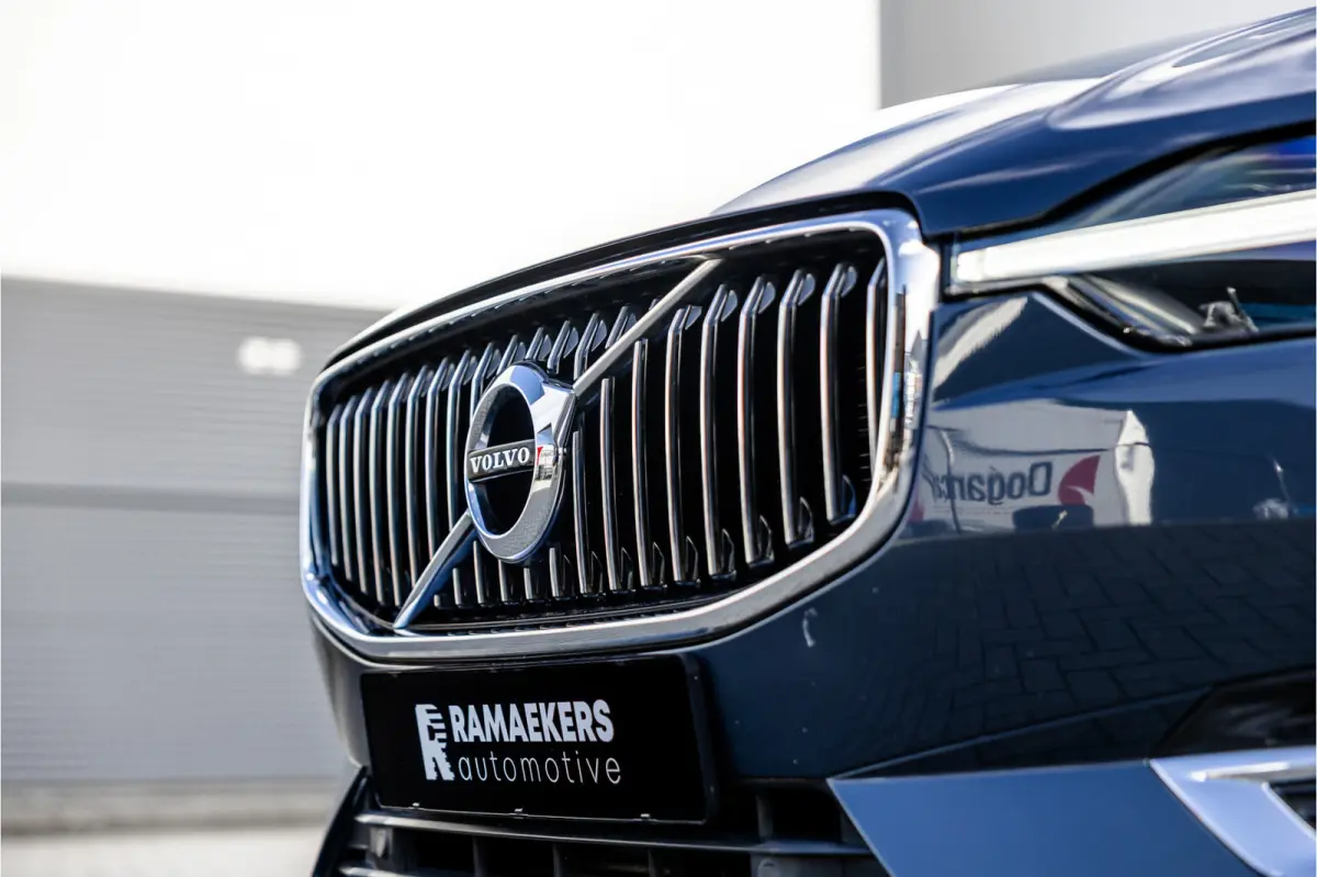 2.0 Recharge T6 AWD Panorama / Stoelverwarming / Camera /