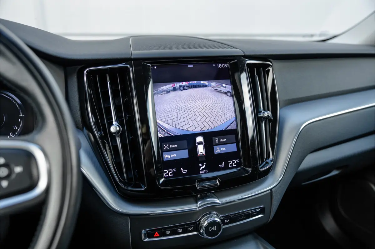 2.0 Recharge T6 AWD Panorama / Stoelverwarming / Camera /