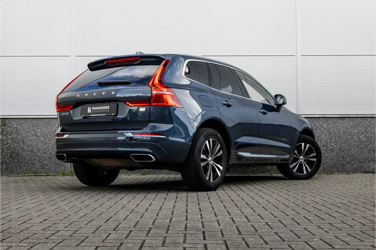 2.0 Recharge T6 AWD Panorama / Stoelverwarming / Camera /